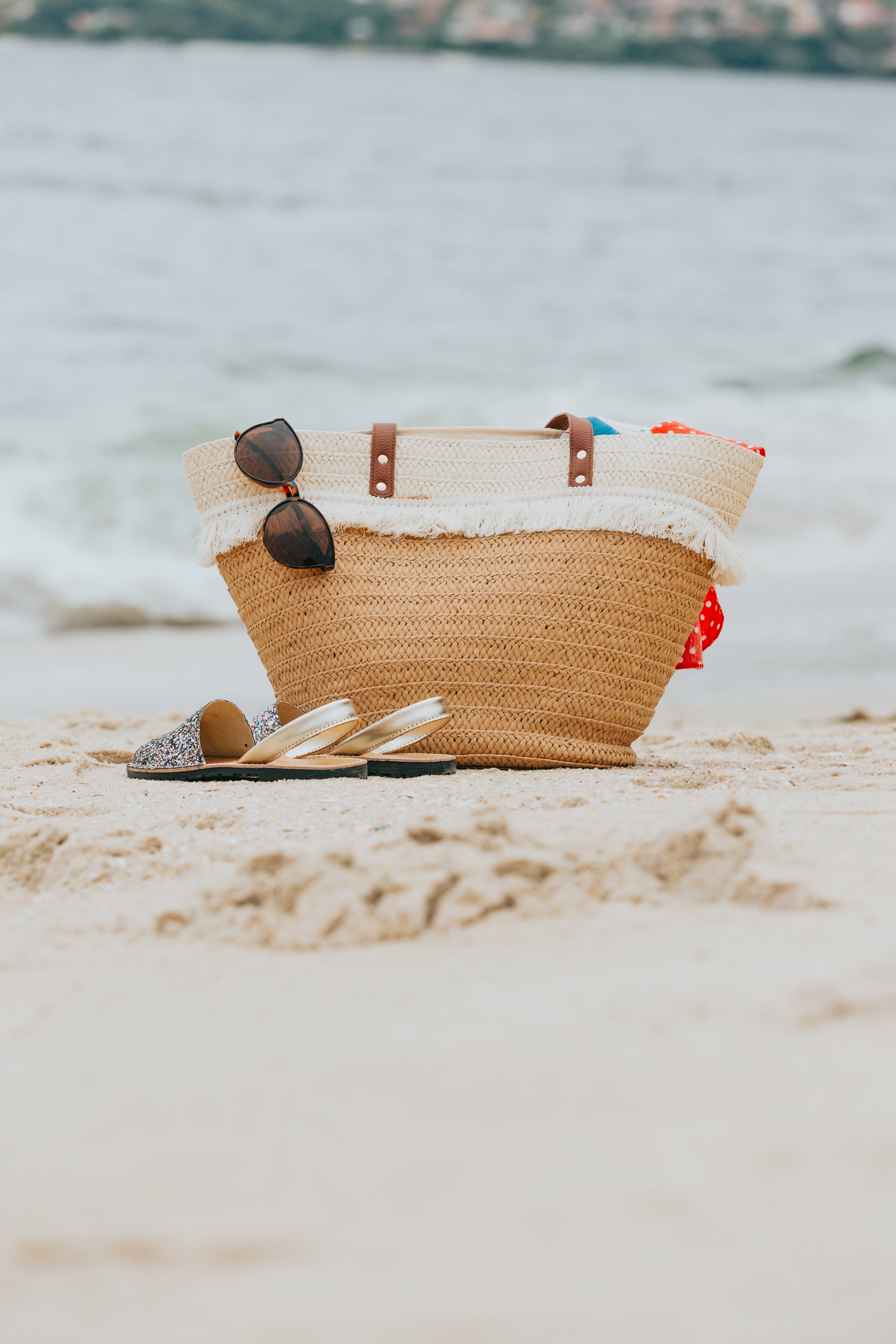 files/wicker-beach-bag-and-sandals-on-a-white-sandy-beach.jpg